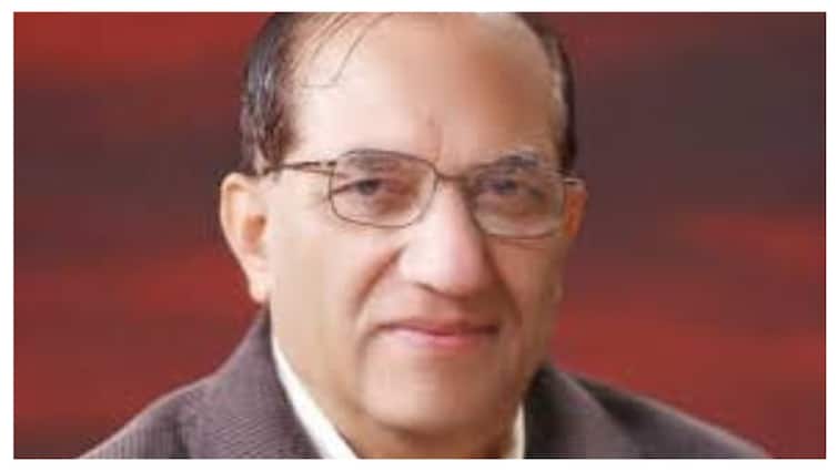 दिल्ली भाजपा के पहले राष्ट्रपति विजय कुमार मल्होत्रा ​​पास से दूर हैं
