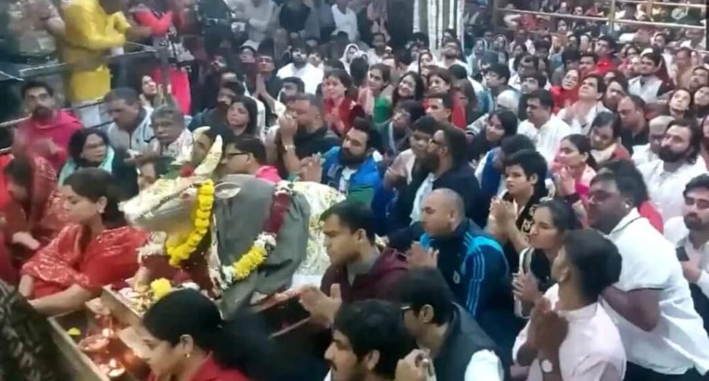 स्मृति मंधाना, शैफाली वर्मा एंड कंपनी ने महाकाल मंदिर में की पूजा-अर्चना – देखें